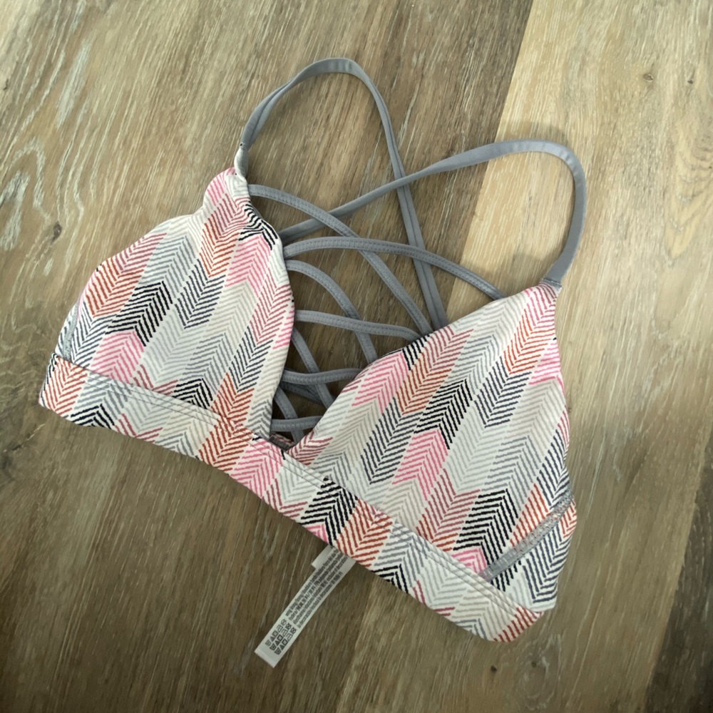 VS PINK- strappy pattern sports bra